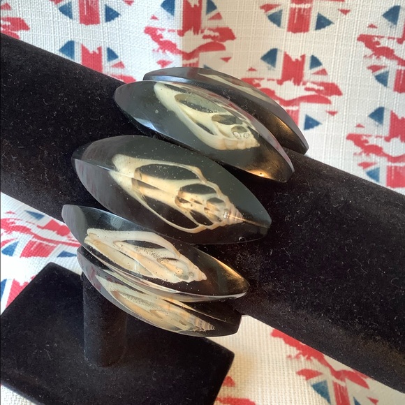 Vintage Ebony & Lucite Embedded Shell Elasticized Bracelet - Picture 4 of 8